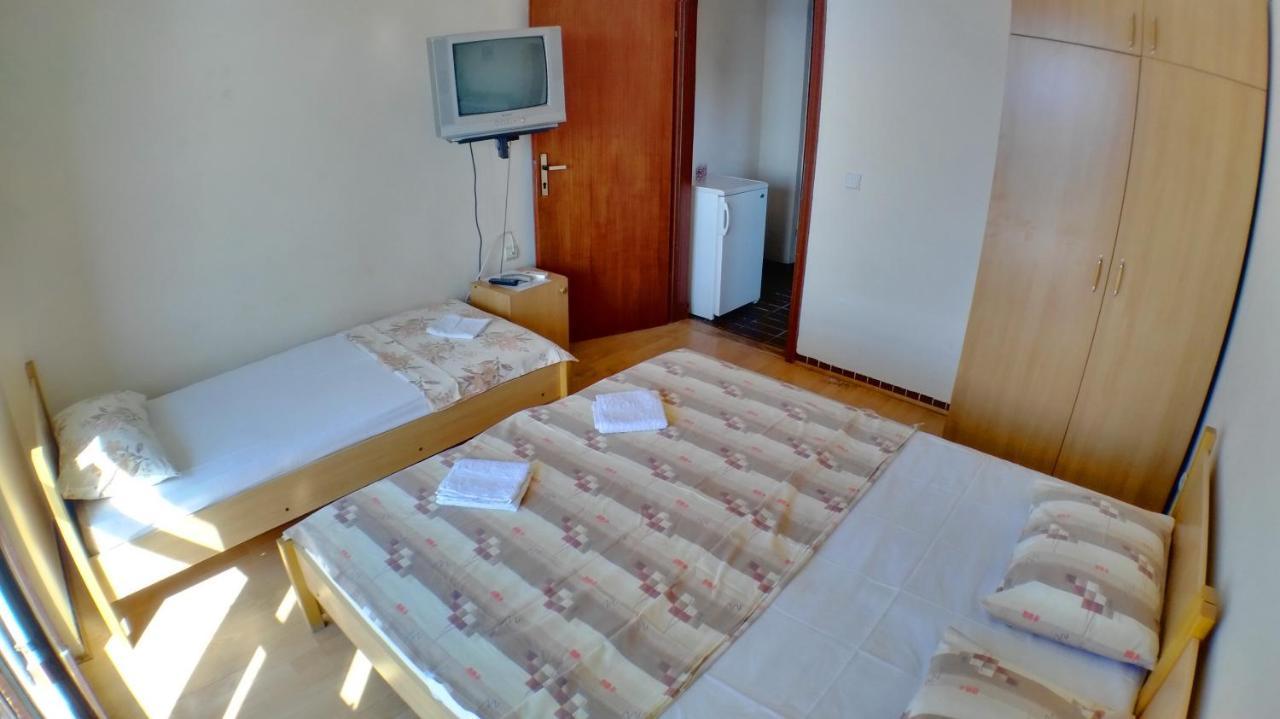 Guesthouse Obala Sutomore Eksteriør bilde